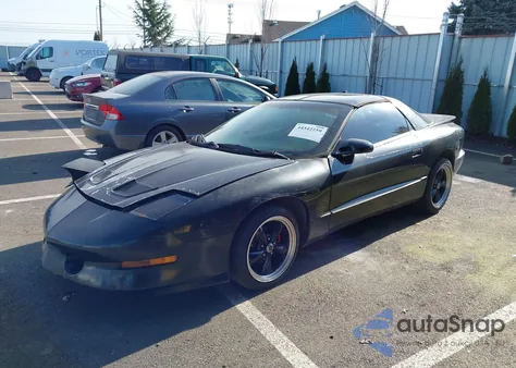 1995 Pontiac Firebird Formula/Trans Am z USA, uszkodzony, nr VIN 2G2FV22P3S2208817